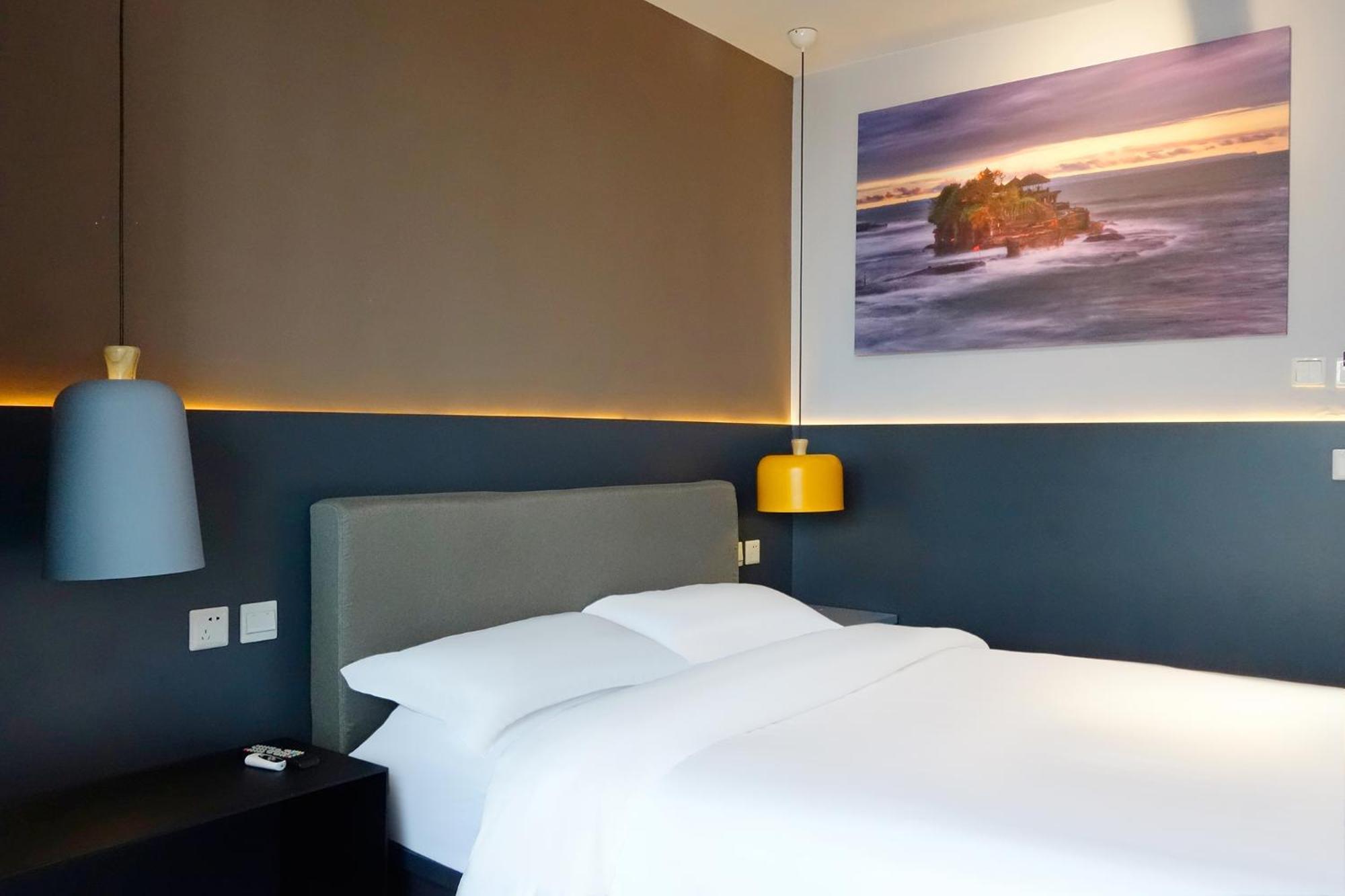 Kunming Upland International Youth Hostel Near The City Center ,2 Mins Walk To The Subway, 2 Mins Walk To The Green Lake, Close To Yuan Tong Temple, Old Street, Yunnan University, English-Speaking Service Convenient Payment And Visa Cards Are Accepte Buitenkant foto
