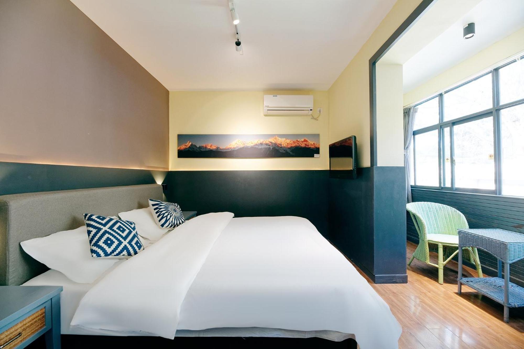Kunming Upland International Youth Hostel Near The City Center ,2 Mins Walk To The Subway, 2 Mins Walk To The Green Lake, Close To Yuan Tong Temple, Old Street, Yunnan University, English-Speaking Service Convenient Payment And Visa Cards Are Accepte Buitenkant foto